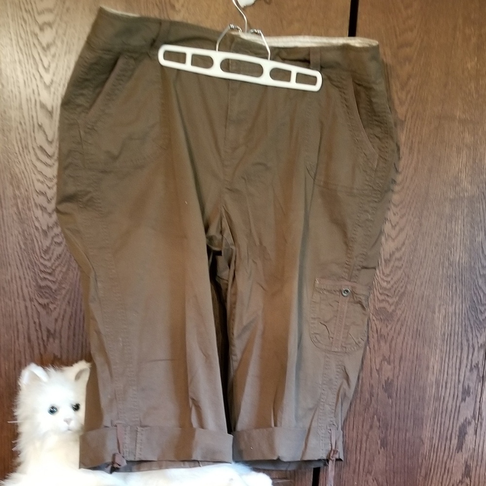 Sonoma brown capris with adjustable leg cuff